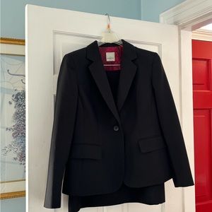 Anne Klein skirt suit.